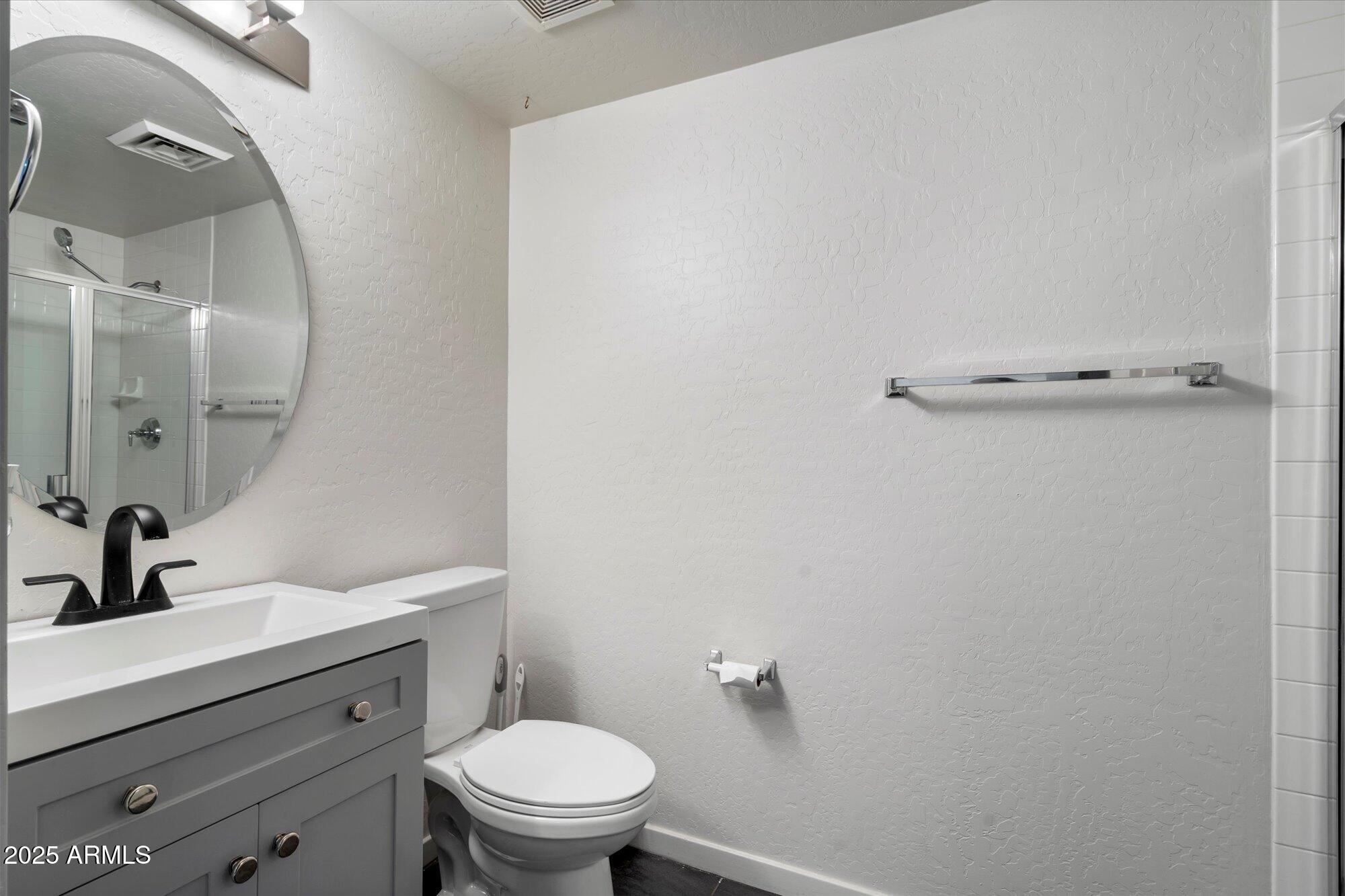 914 East Osborn Road, Unit 212 Phoenix, AZ 85014 - Photo 12 of 19 1st Floor Bathroom