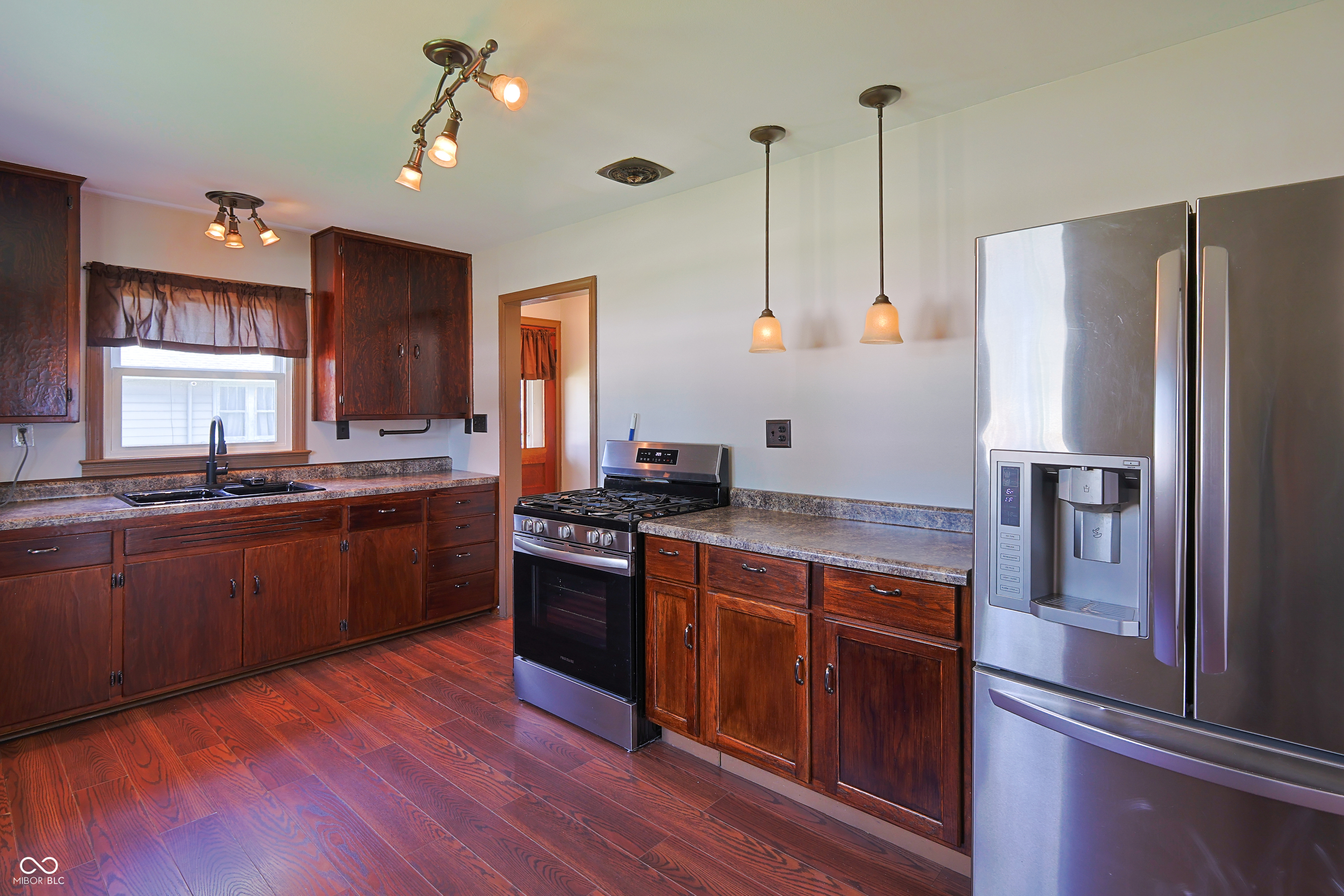 2341 Indiana Avenue Columbus, IN 47201 - Photo 10 of 35