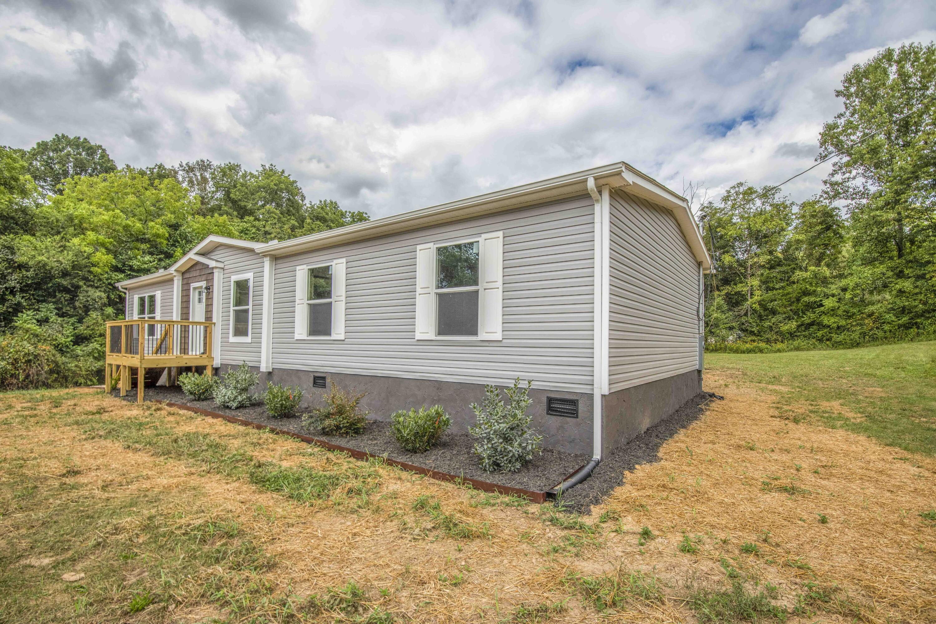 341 Howard Road Loudon, TN 37774 - Photo 3 of 40 exterior_1