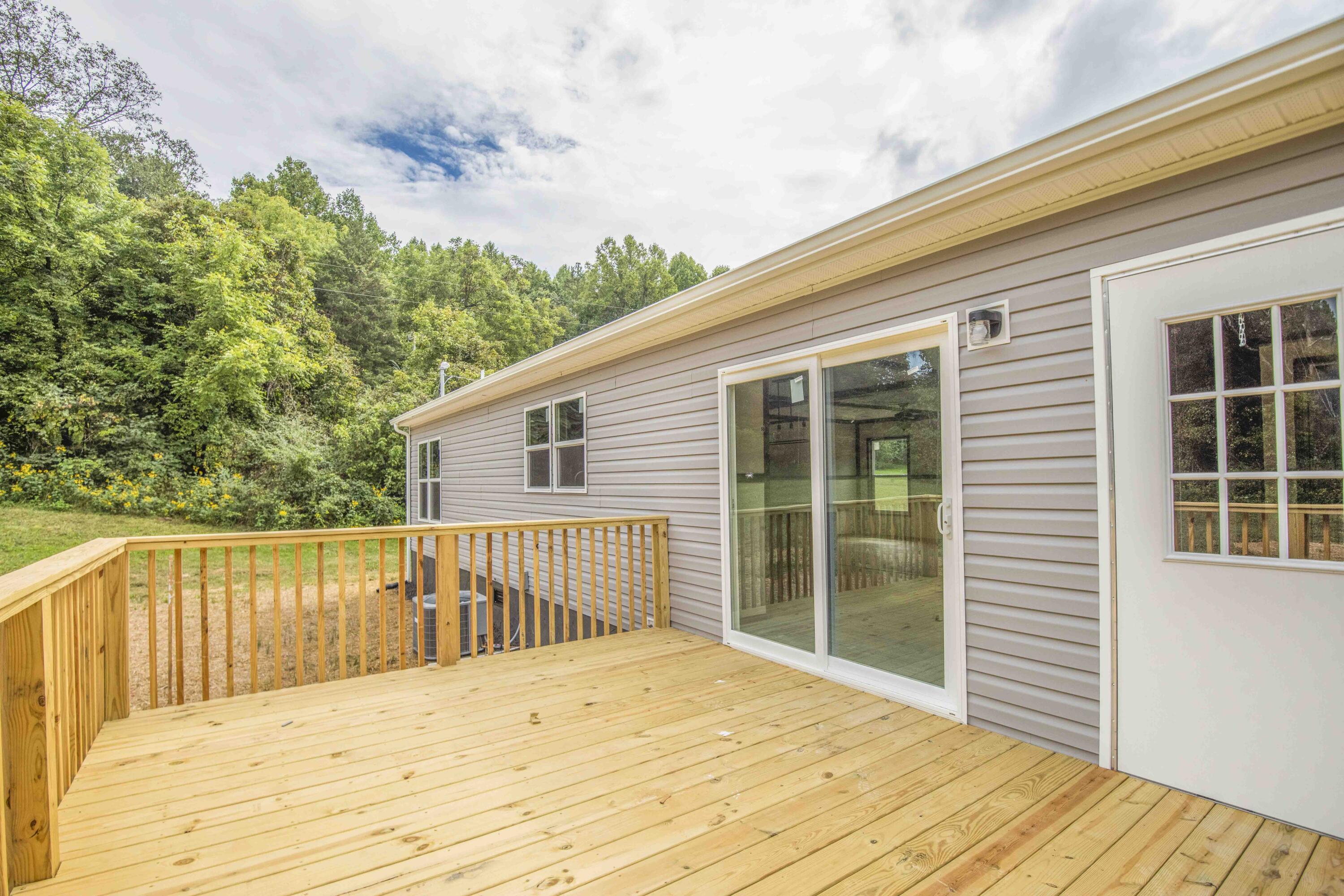 341 Howard Road Loudon, TN 37774 - Photo 4 of 40 deck_1