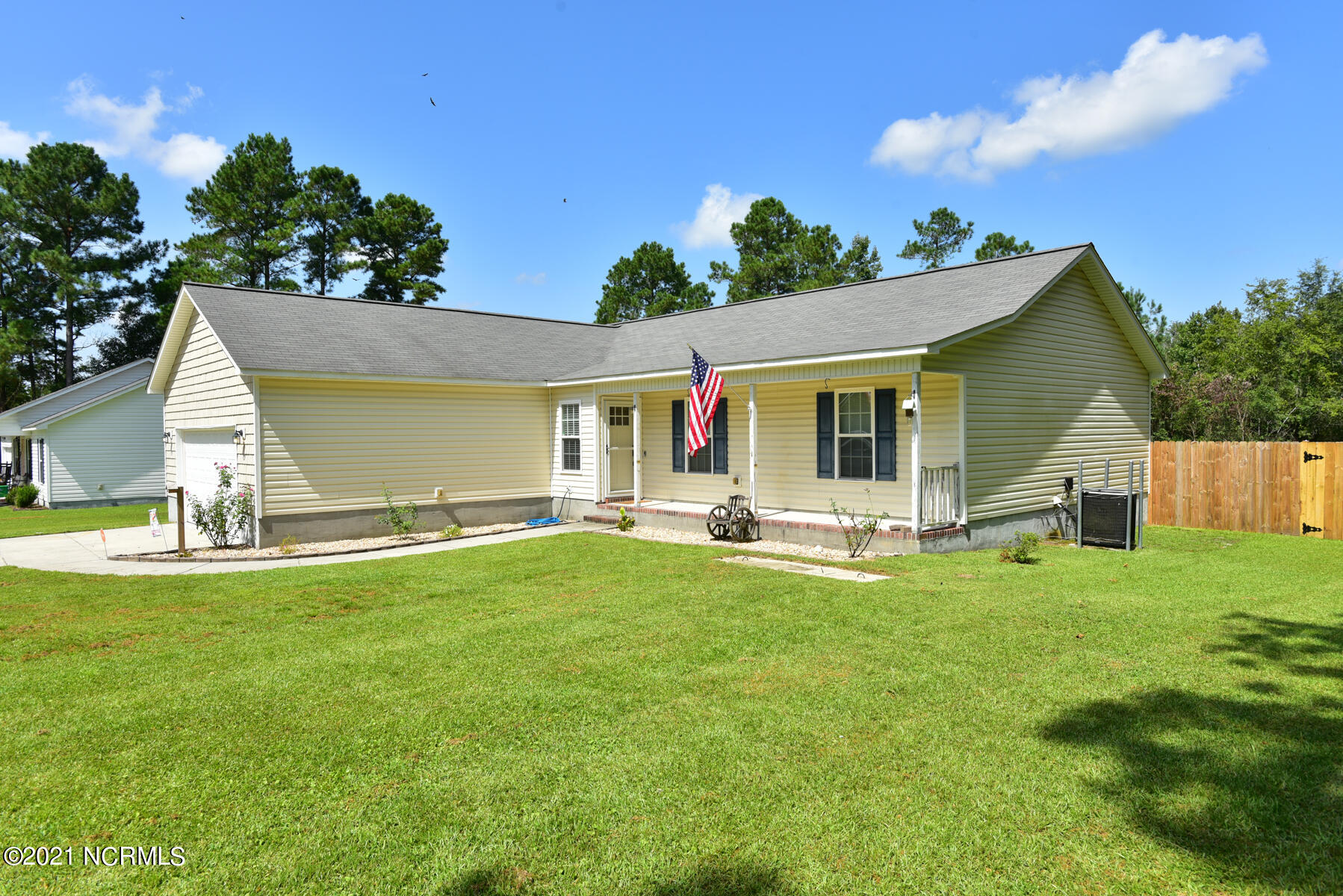 420 Hewitt Road Richlands, NC 28574 - Photo 5 of 53 007