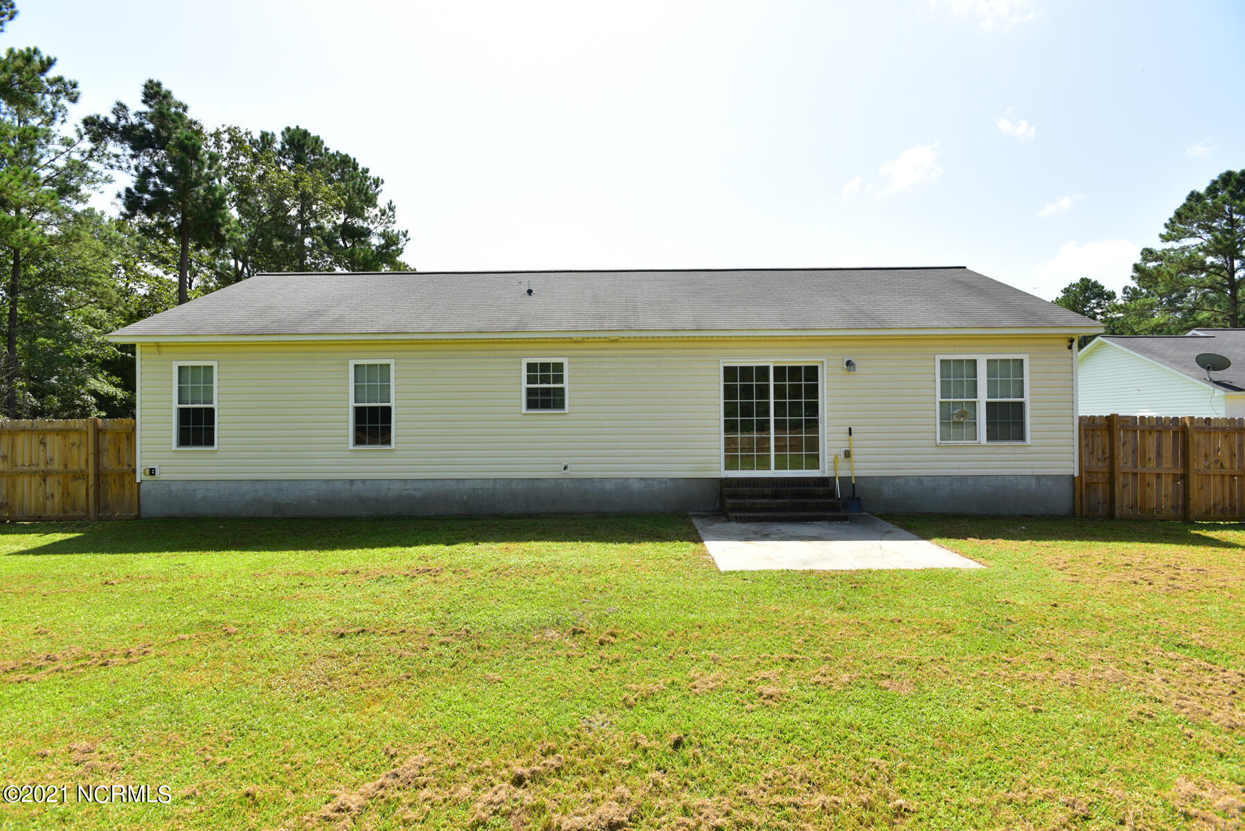 420 Hewitt Road Richlands, NC 28574 - Photo 6 of 53 008