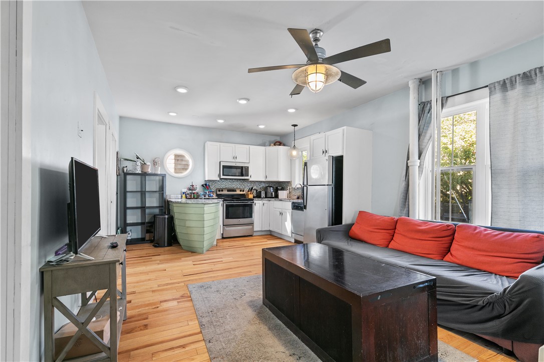 427 Spring Street, Unit 1 Newport, RI 02840 - Photo 6 of 20