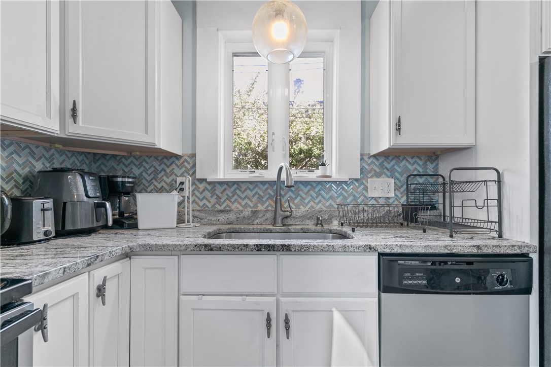 427 Spring Street, Unit 1 Newport, RI 02840 - Photo 9 of 20