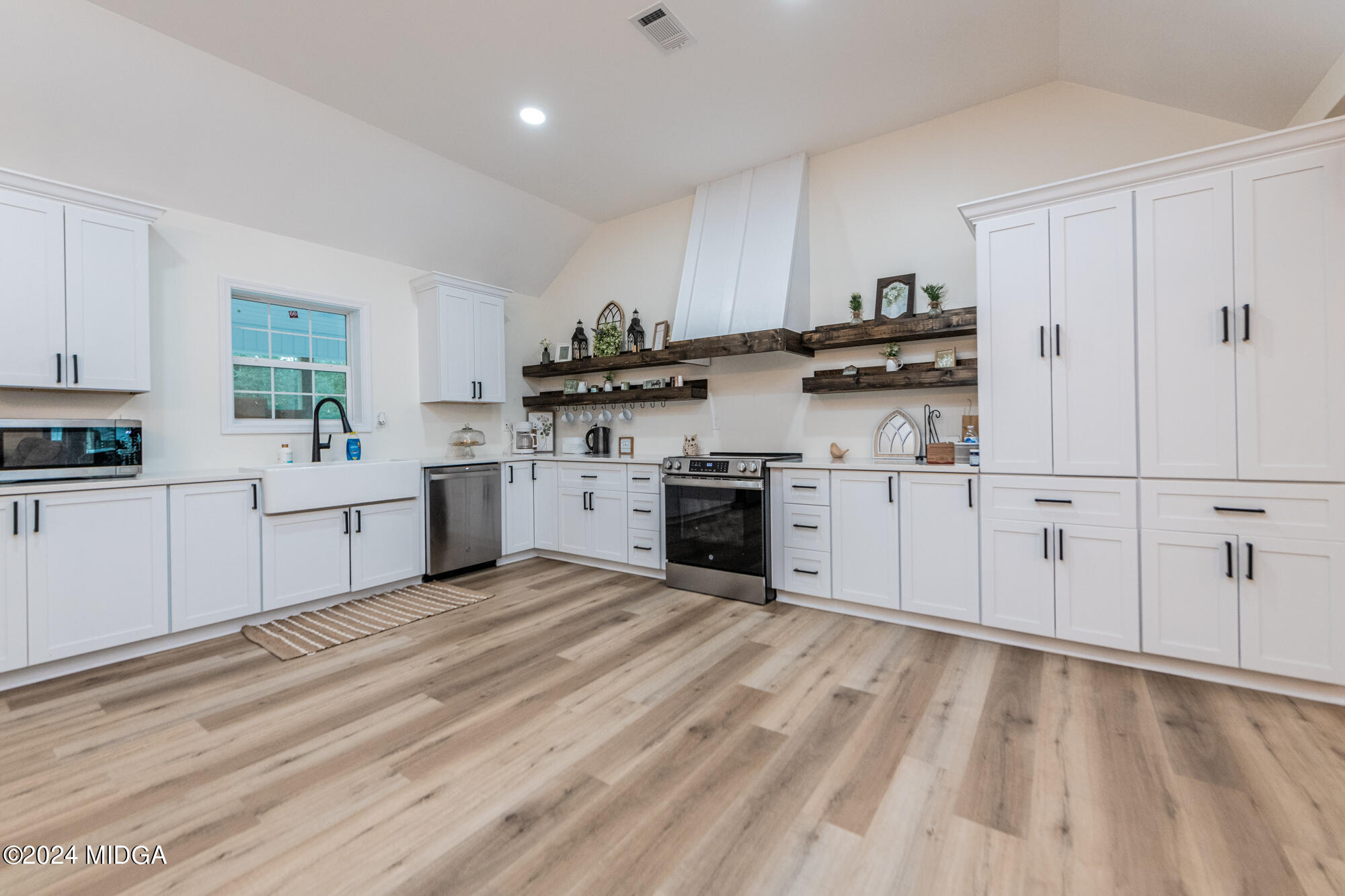 2454 Union Church Road Fort Valley, GA 31030 - Photo 21 of 50 a kitchen with white cabinets and white appliances