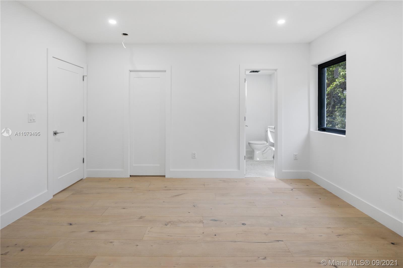4450 Alton Road Miami Beach, FL 33140 - Photo 19 of 35 a view of an empty room