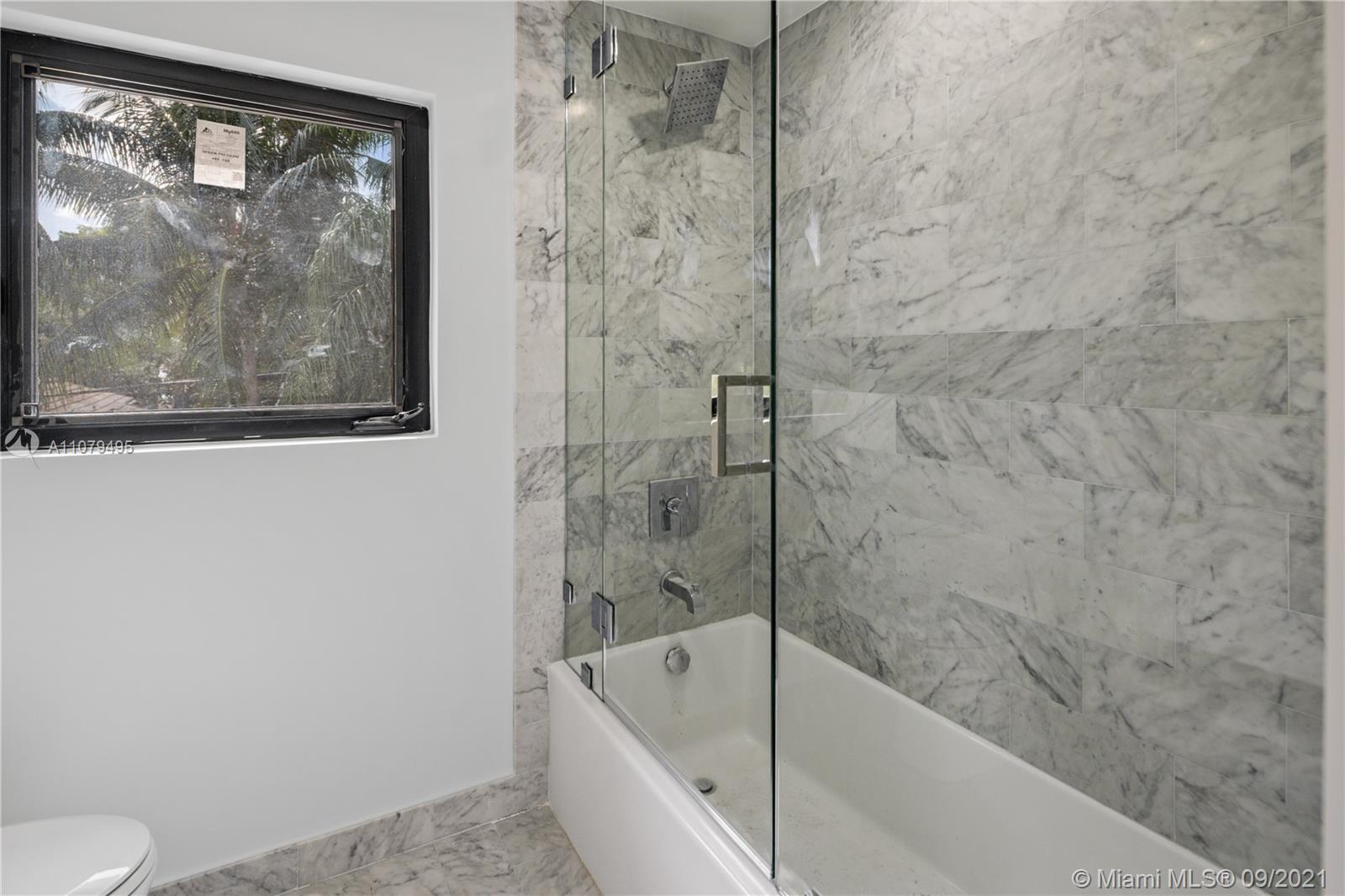 4450 Alton Road Miami Beach, FL 33140 - Photo 30 of 35 a bathroom with a bathtub and toilet