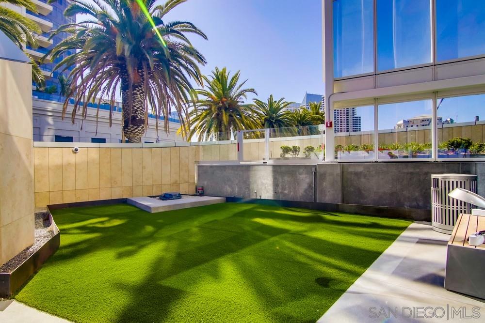 888 E Street, Unit 3502 San Diego, CA 92101 - Photo 33 of 35 a view of backyard with swimming pool and seating area