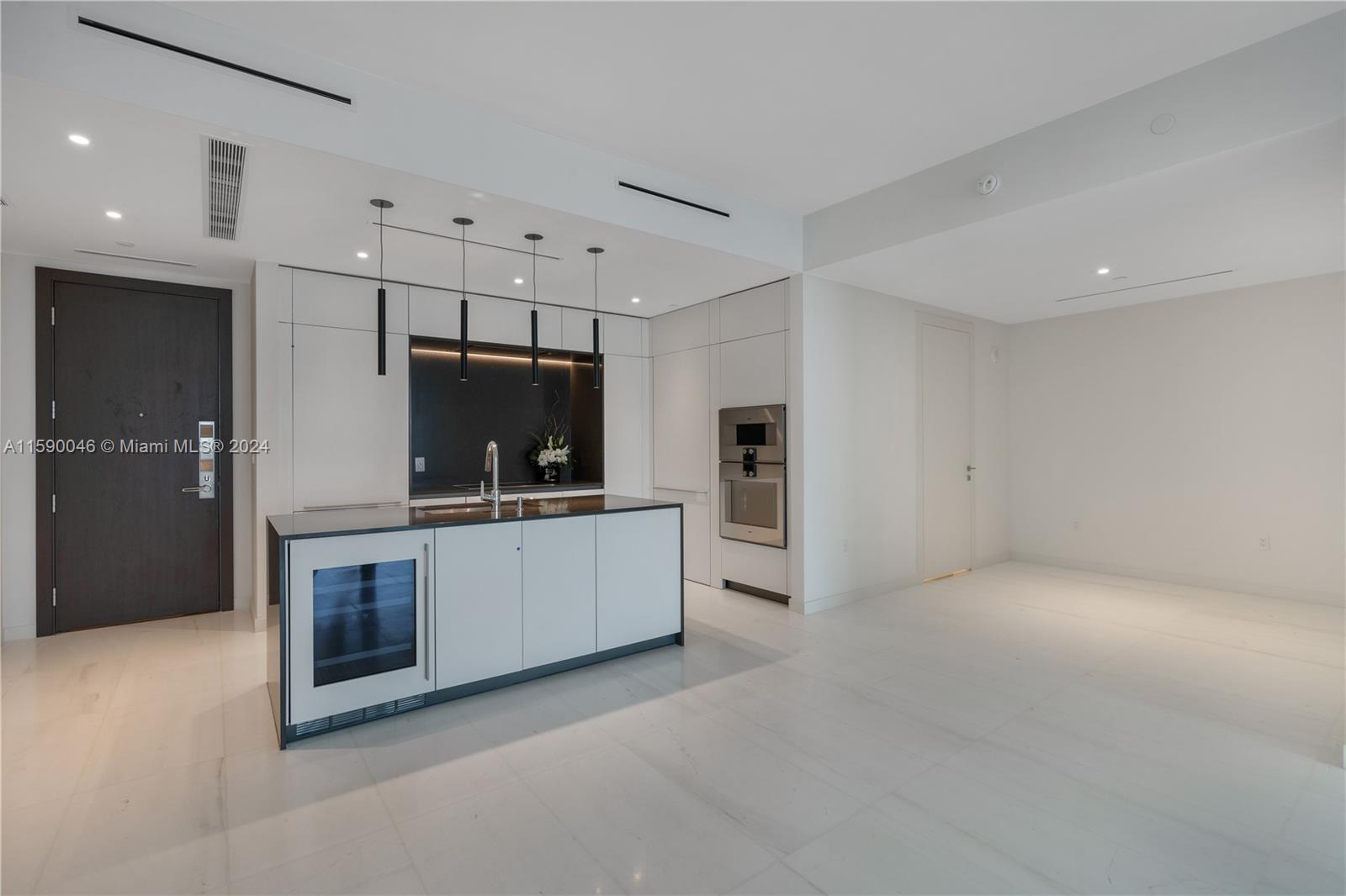 300 Biscayne Blvd Way, Unit 3105 Miami, FL 33131 - Photo 11 of 53 Kitchen plus den/dining area