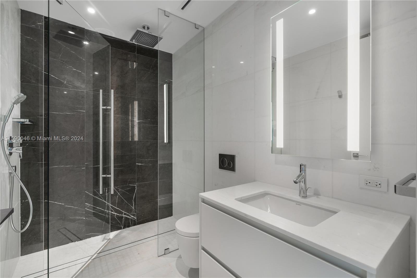 300 Biscayne Blvd Way, Unit 3105 Miami, FL 33131 - Photo 26 of 53 2nd bathroom