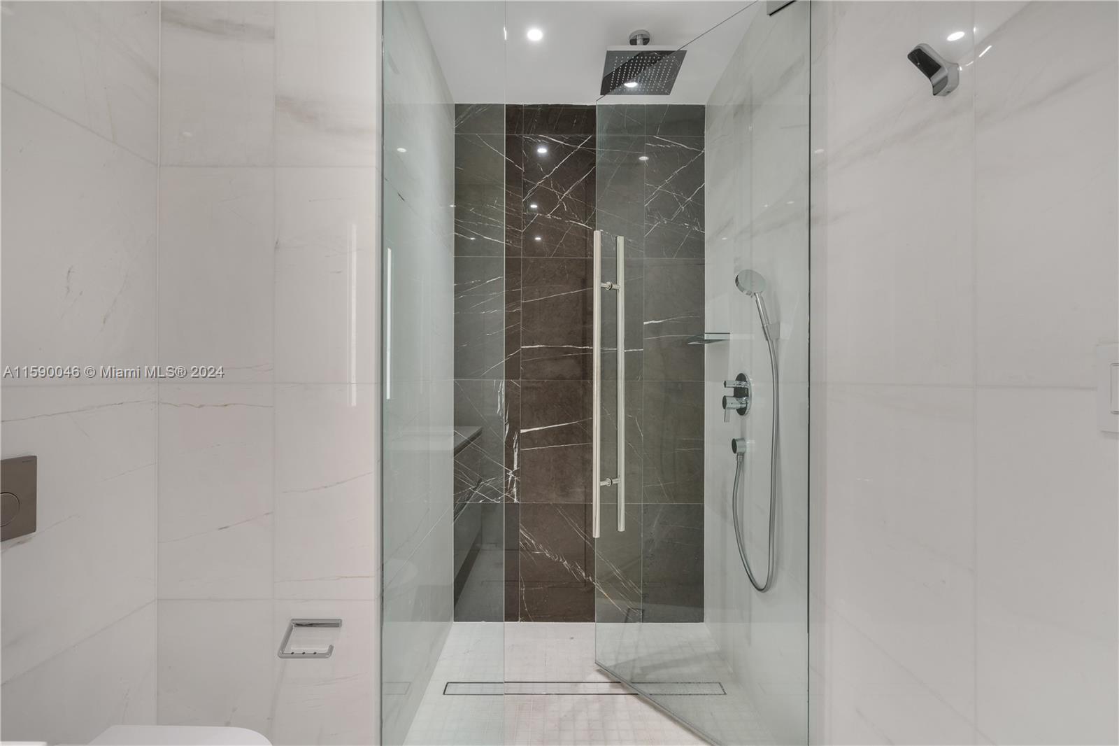 300 Biscayne Blvd Way, Unit 3105 Miami, FL 33131 - Photo 27 of 53 3rd bathroom