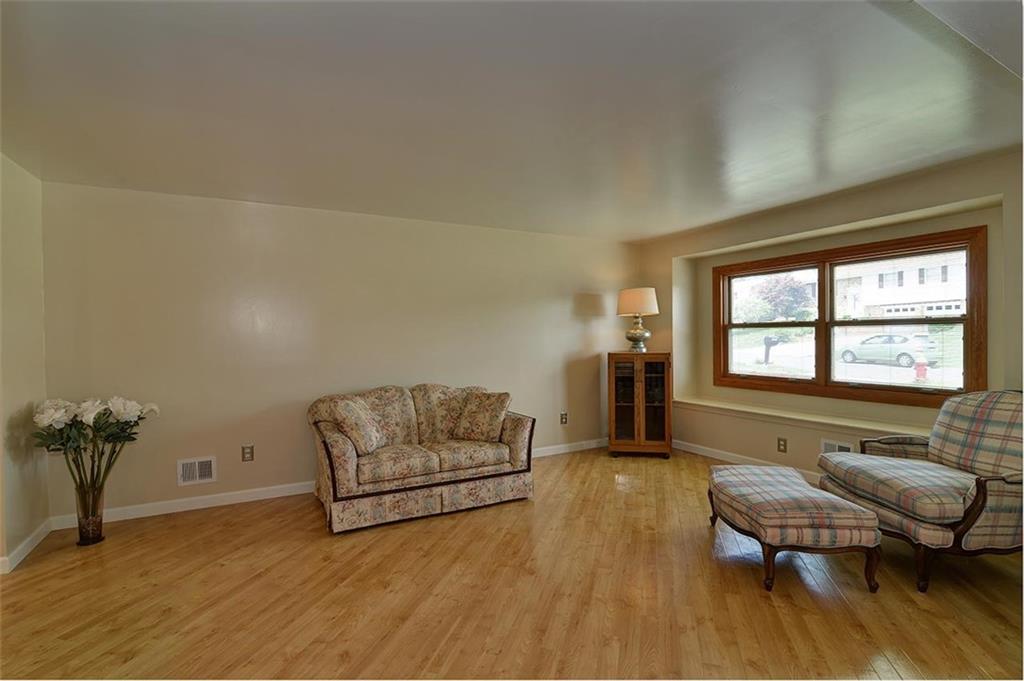 1061 Fiddleback Drive McKees Rocks, PA 15136 - Photo 4 of 20