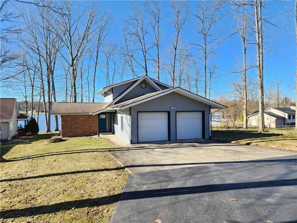 $749,900 | 224 Latonka Drive, Mercer, PA 16137