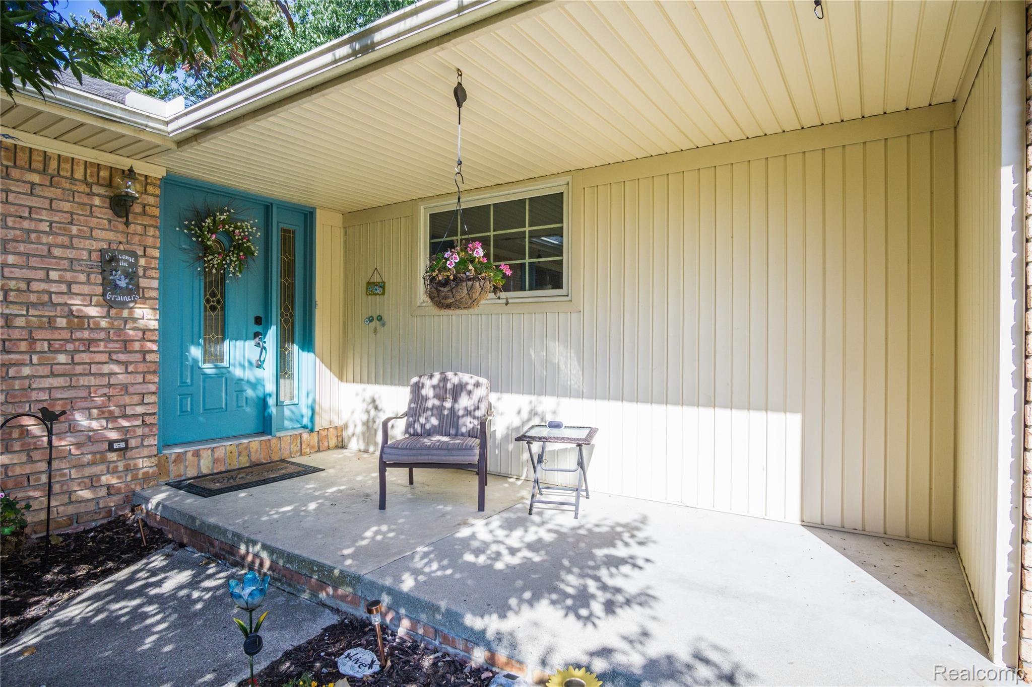 14243 Newburgh Road Livonia, MI 48154 - Photo 2 of 25 Exteriors (2 - 14).jpg