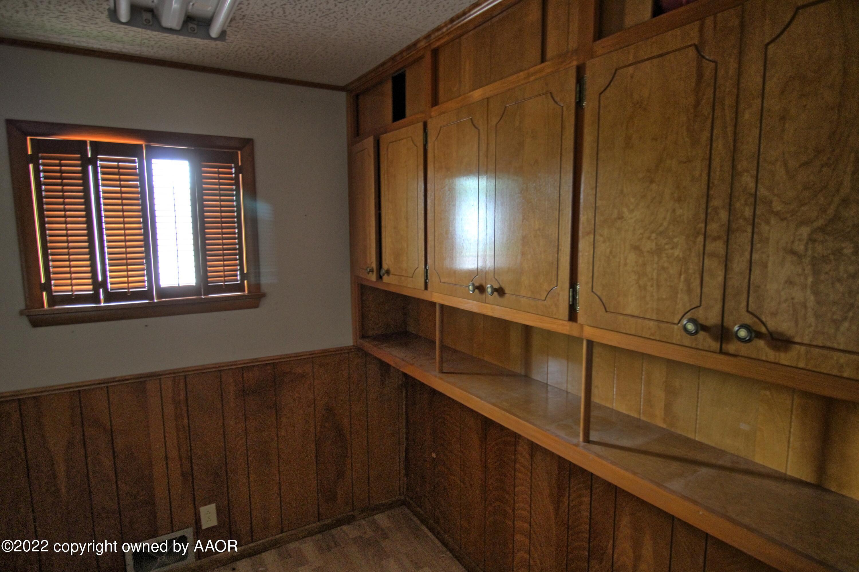 1101 South Indiana Street Perryton, TX 79070 - Photo 11 of 12 1101 room 1