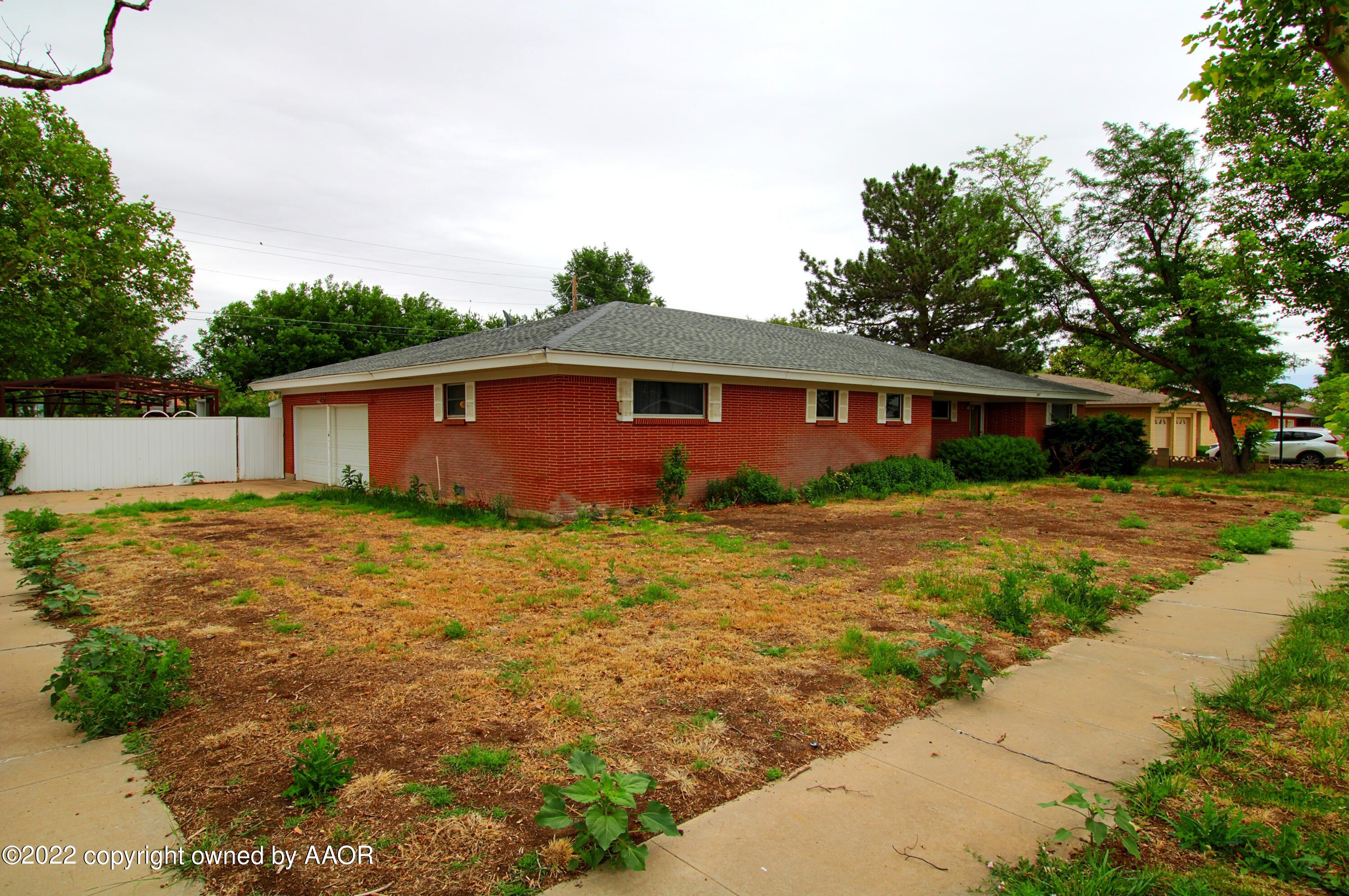 1101 South Indiana Street Perryton, TX 79070 - Photo 2 of 12 1101 front 2