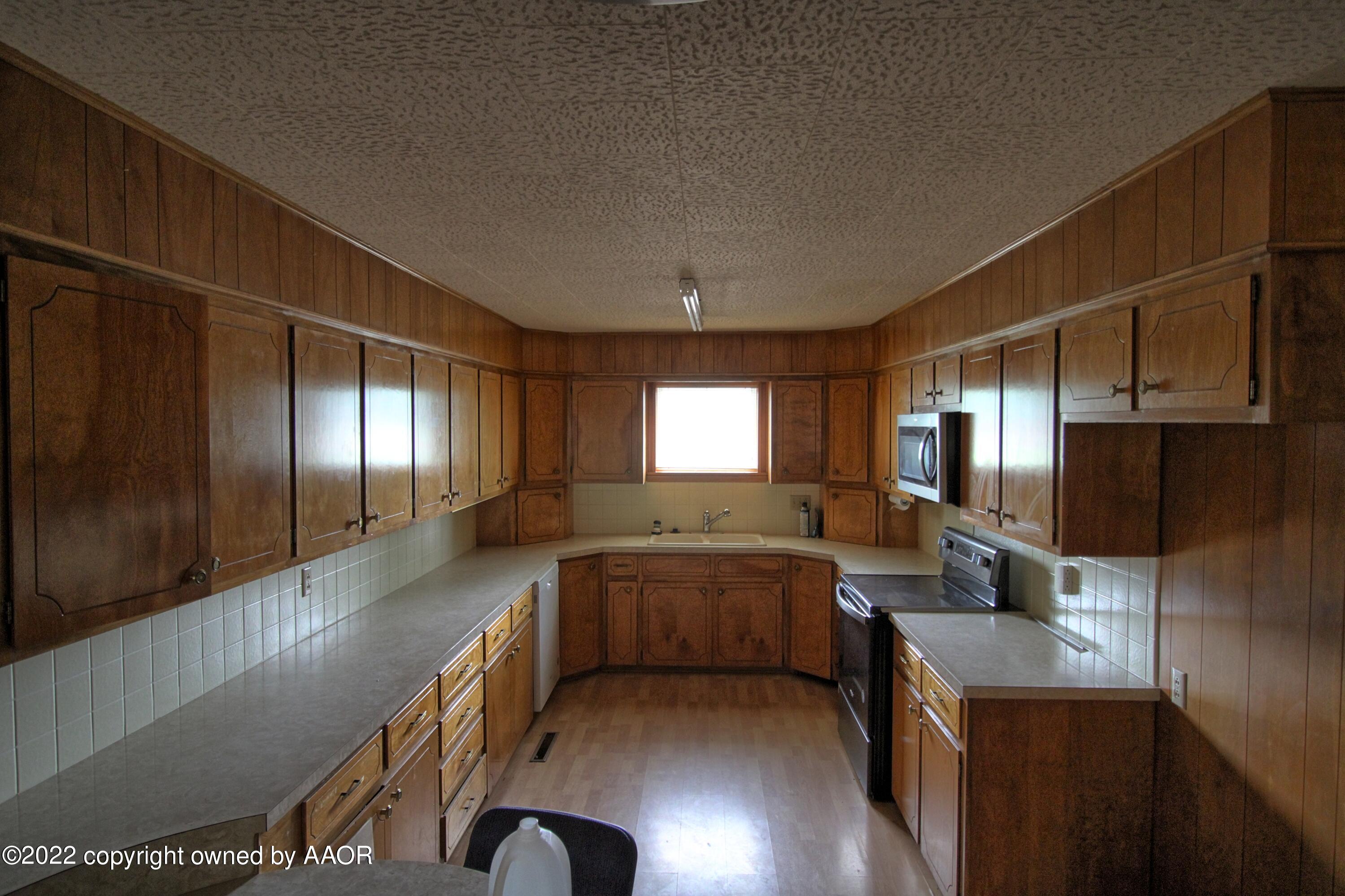 1101 South Indiana Street Perryton, TX 79070 - Photo 5 of 12 1101 kitchen 2