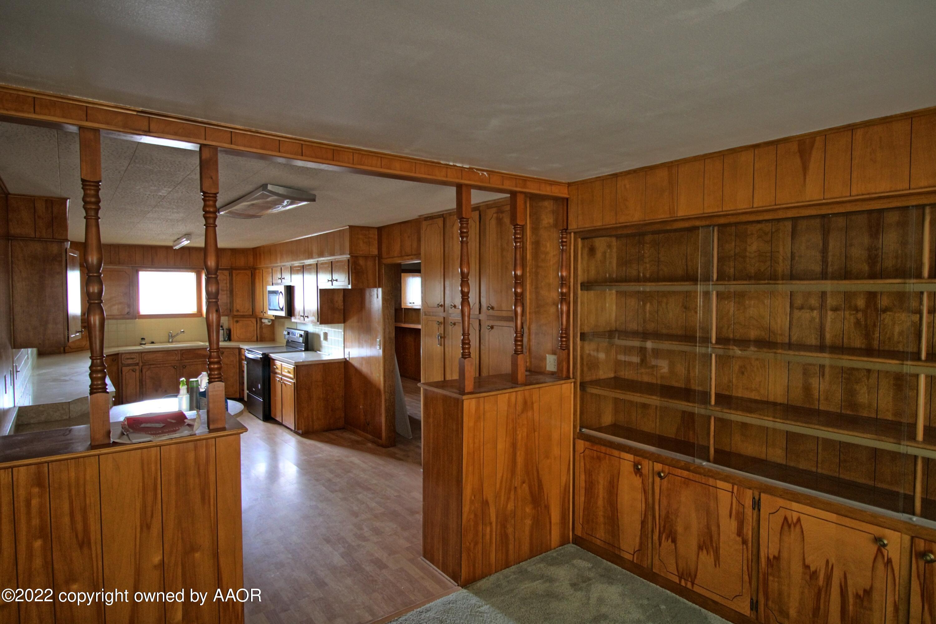 1101 South Indiana Street Perryton, TX 79070 - Photo 6 of 12 1101 kitchen