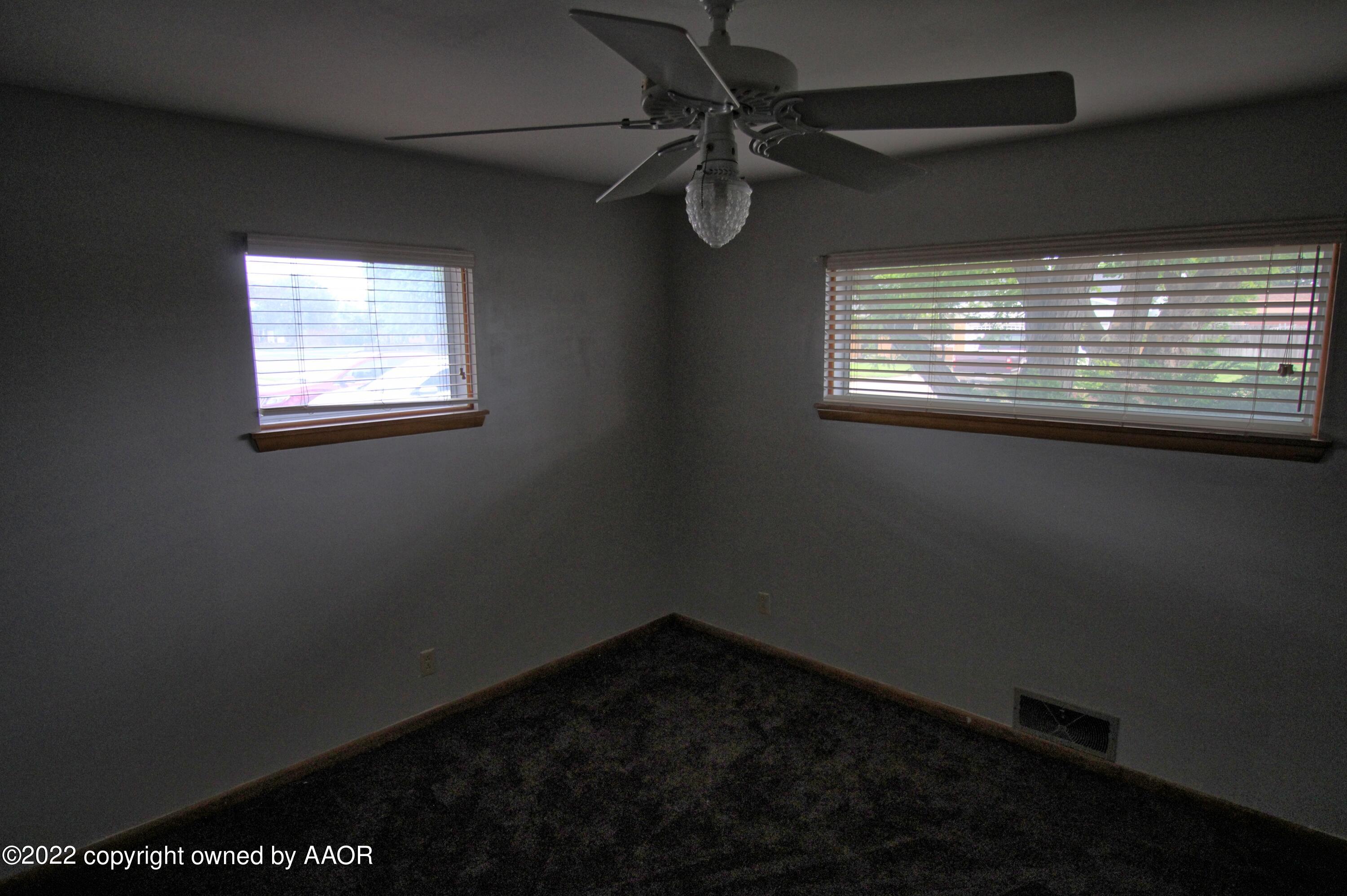 1101 South Indiana Street Perryton, TX 79070 - Photo 9 of 12 1101 room 3