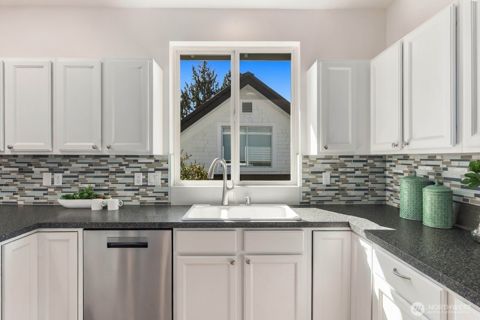 5622 46th Avenue Southwest Seattle, WA 98136 - Photo 10 of 40 Gallery Image 10