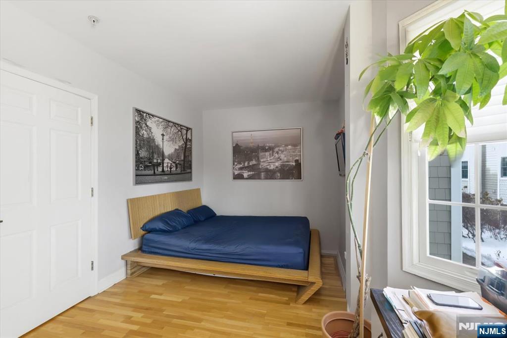 214 The Promenade, Unit 214 Edgewater, NJ 07020 - Photo 32 of 36 a living room with furniture and a potted plant