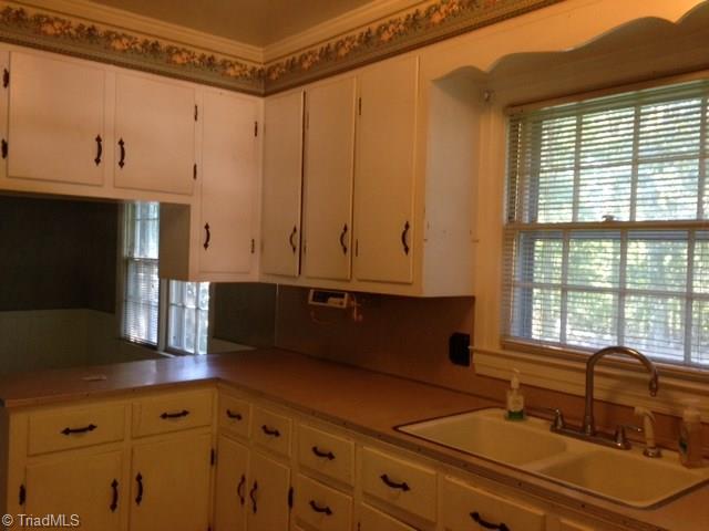 4374 Rustic Road Northwest Winston-Salem, NC 27106 - Photo 6 of 13 Gallery Image 6