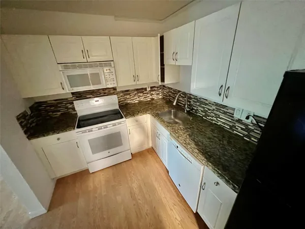$2,000 | 760 Southeast 2nd Avenue, Unit C202, Deerfield Beach, FL 33441