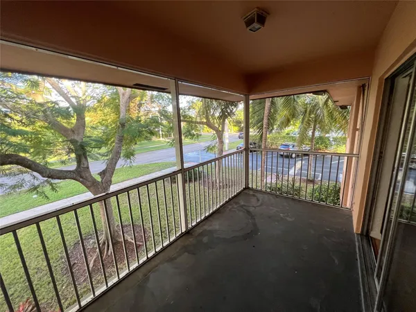 $2,000 | 760 Southeast 2nd Avenue, Unit C202, Deerfield Beach, FL 33441