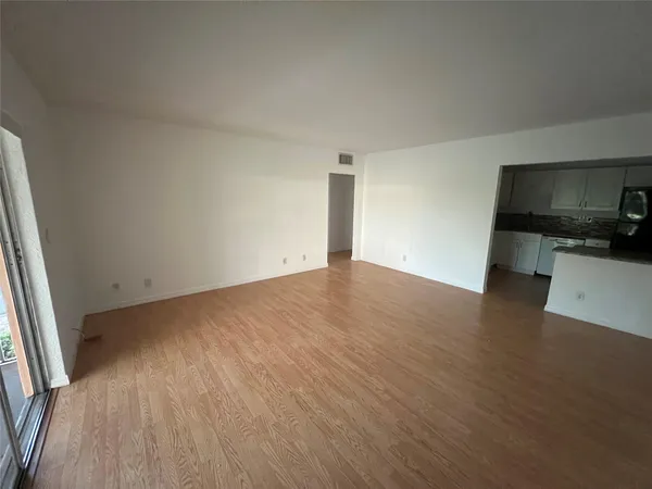 $2,000 | 760 Southeast 2nd Avenue, Unit C202, Deerfield Beach, FL 33441