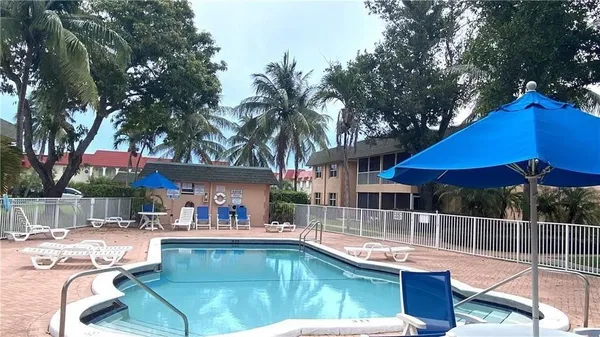 $2,000 | 760 Southeast 2nd Avenue, Unit C202, Deerfield Beach, FL 33441