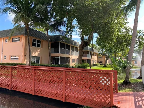 $2,000 | 760 Southeast 2nd Avenue, Unit C202, Deerfield Beach, FL 33441