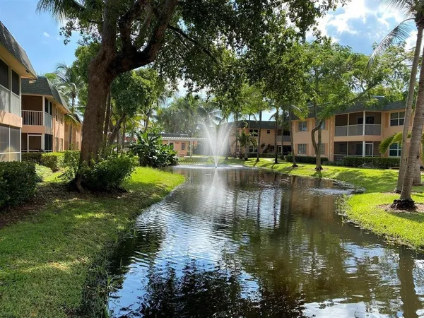 $2,000 | 760 Southeast 2nd Avenue, Unit C202, Deerfield Beach, FL 33441
