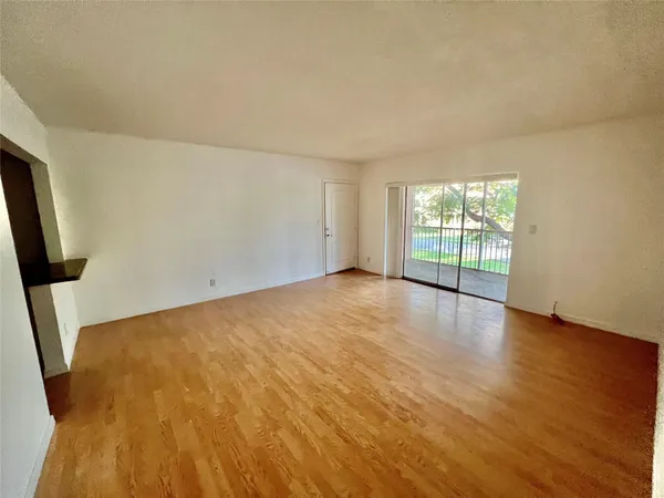 $2,000 | 760 Southeast 2nd Avenue, Unit C202, Deerfield Beach, FL 33441