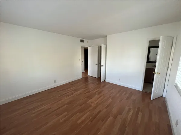 $2,000 | 760 Southeast 2nd Avenue, Unit C202, Deerfield Beach, FL 33441