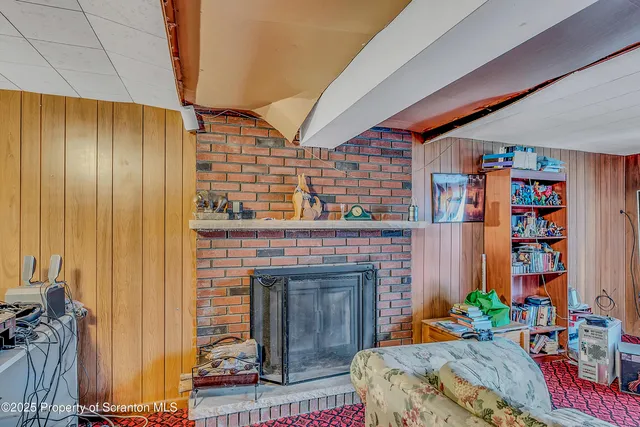 a view of a livingroom with furniture