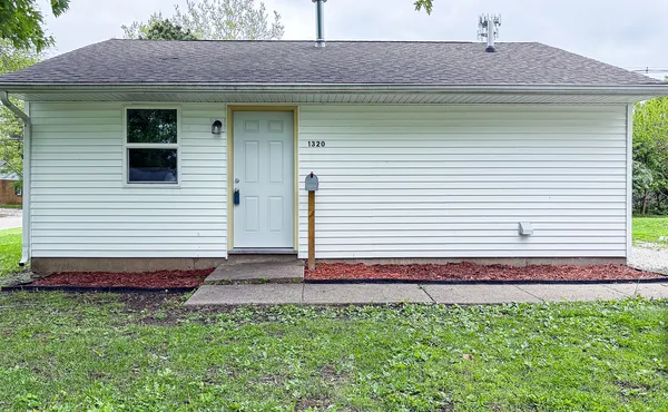$129,900 | 1320 Hedge Road, Champaign, IL 61821