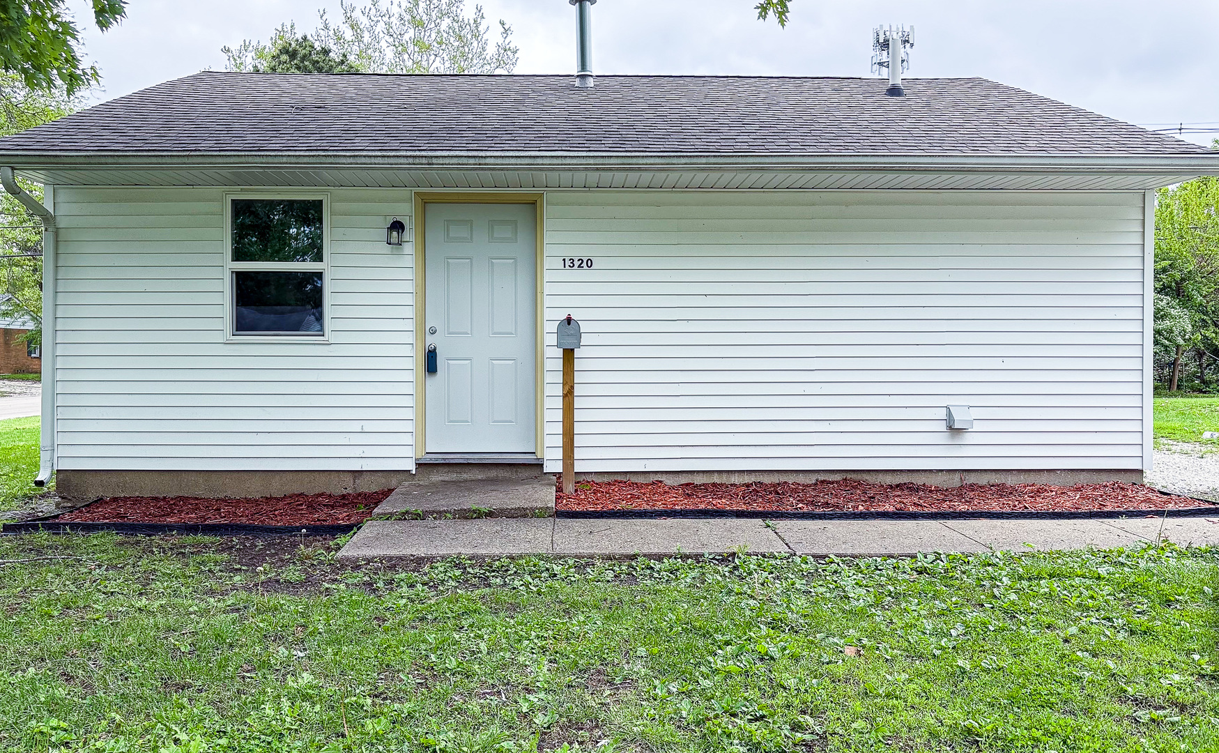 1320 Hedge Road Champaign, IL 61821 - Photo 2 of 35