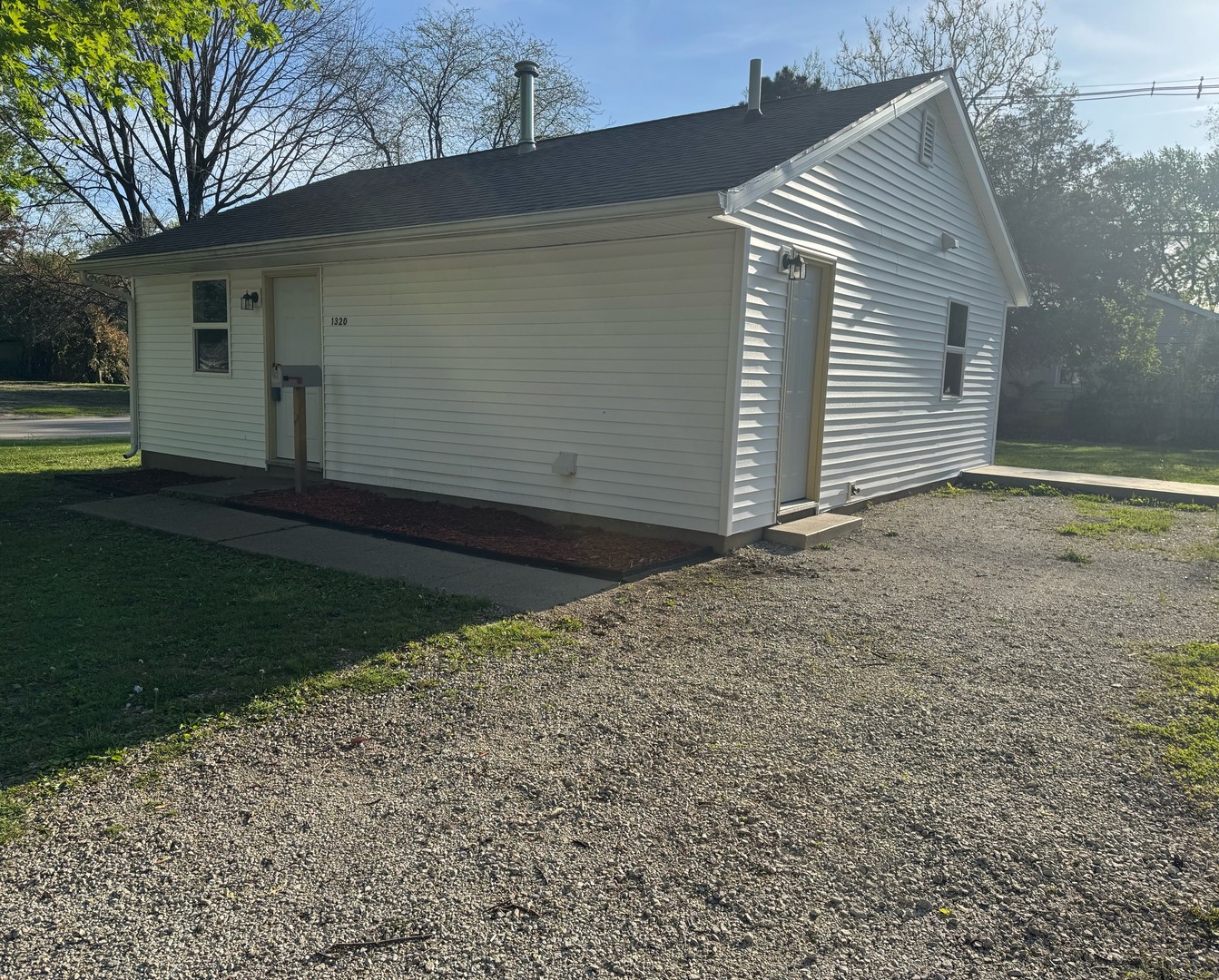 1320 Hedge Road Champaign, IL 61821 - Photo 7 of 35