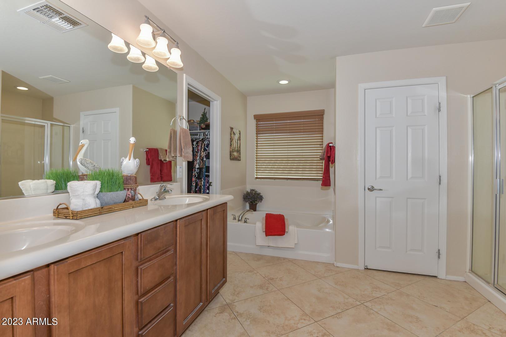5428 West Yearling Road Phoenix, AZ 85083 - Photo 25 of 39 Master Bath