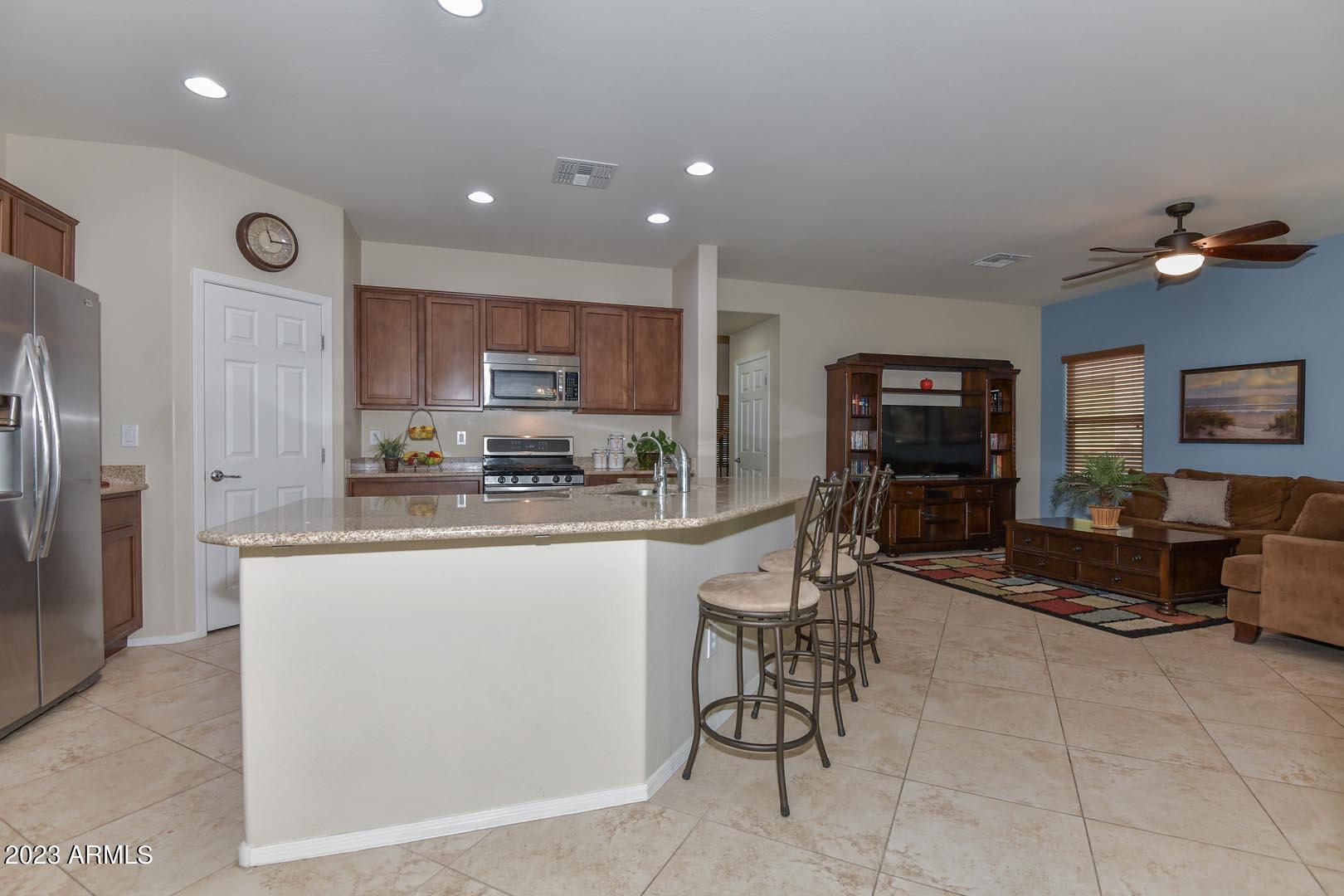 5428 West Yearling Road Phoenix, AZ 85083 - Photo 10 of 39 Kitchen