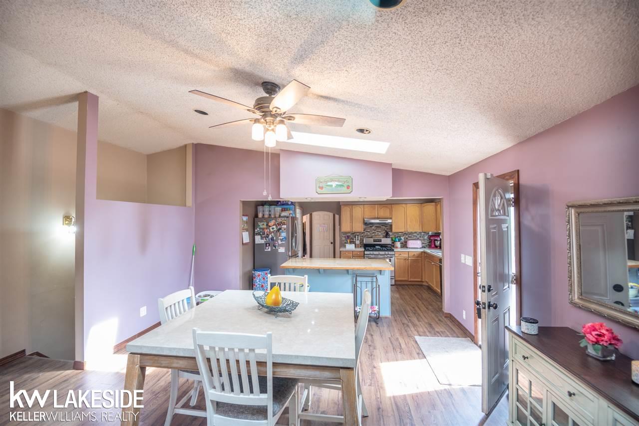 48 South Hospital Road Waterford, MI 48327 - Photo 9 of 15 Dining Area
