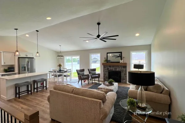 $449,800 | 1821 Redbud Circle, Eldridge, IA 52748