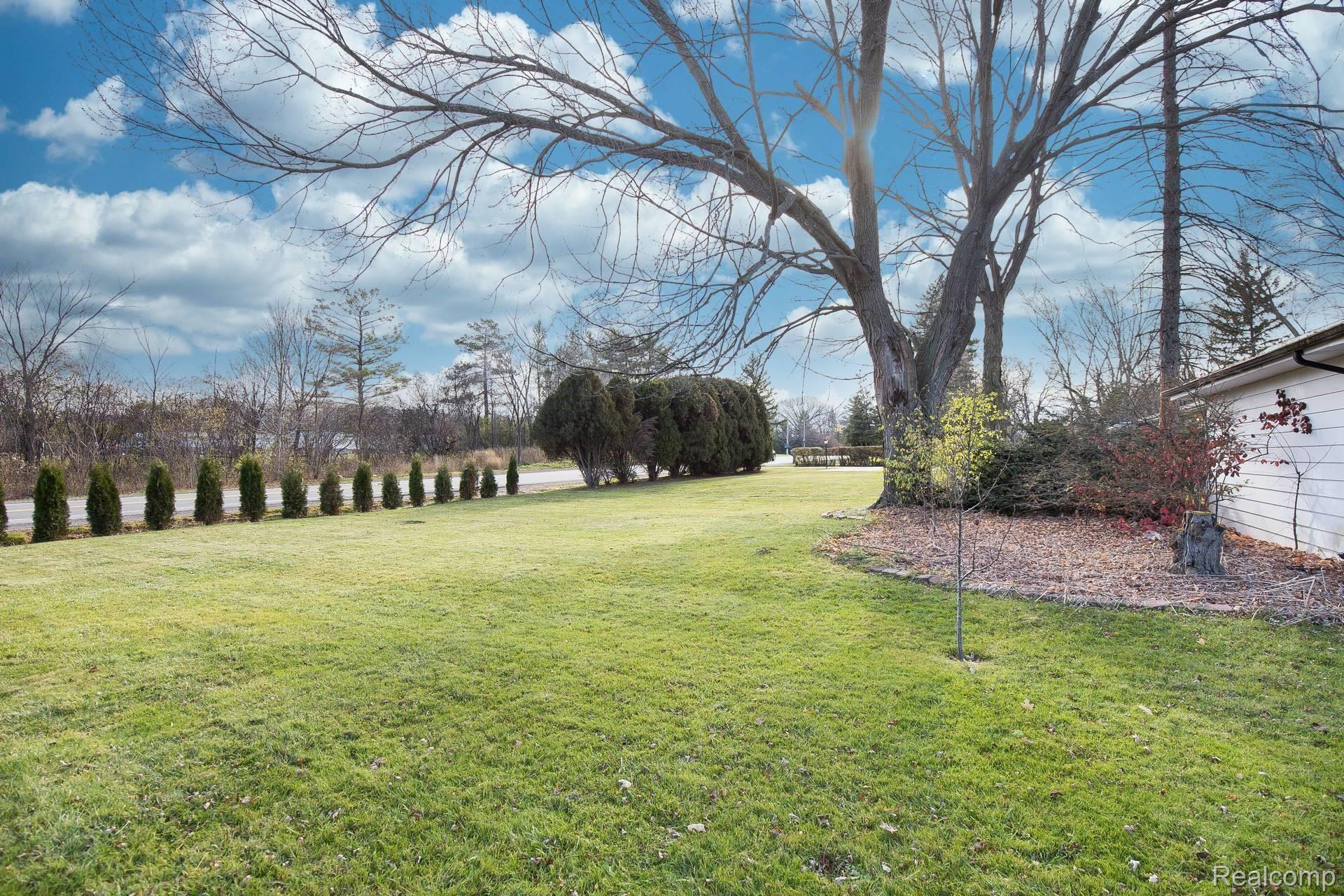 32315 Middlebelt Road Farmington, MI 48334 - Photo 3 of 24 Image -15.jpg