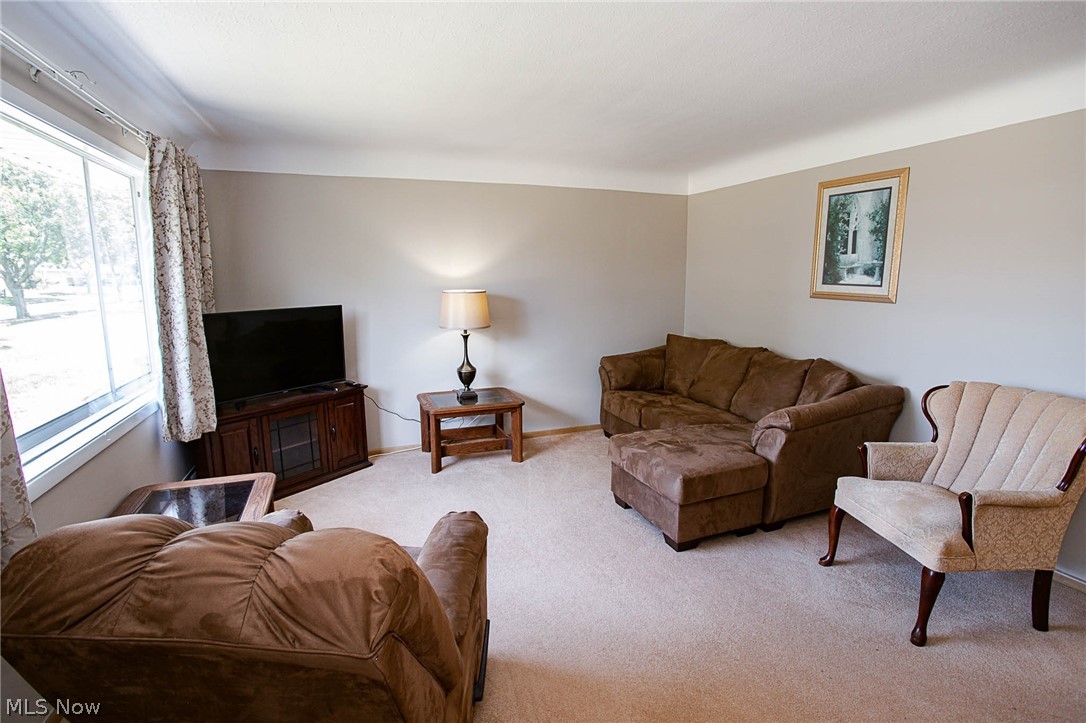6883 Revere Road Cleveland, OH 44130 - Photo 7 of 31 Gallery Image 7