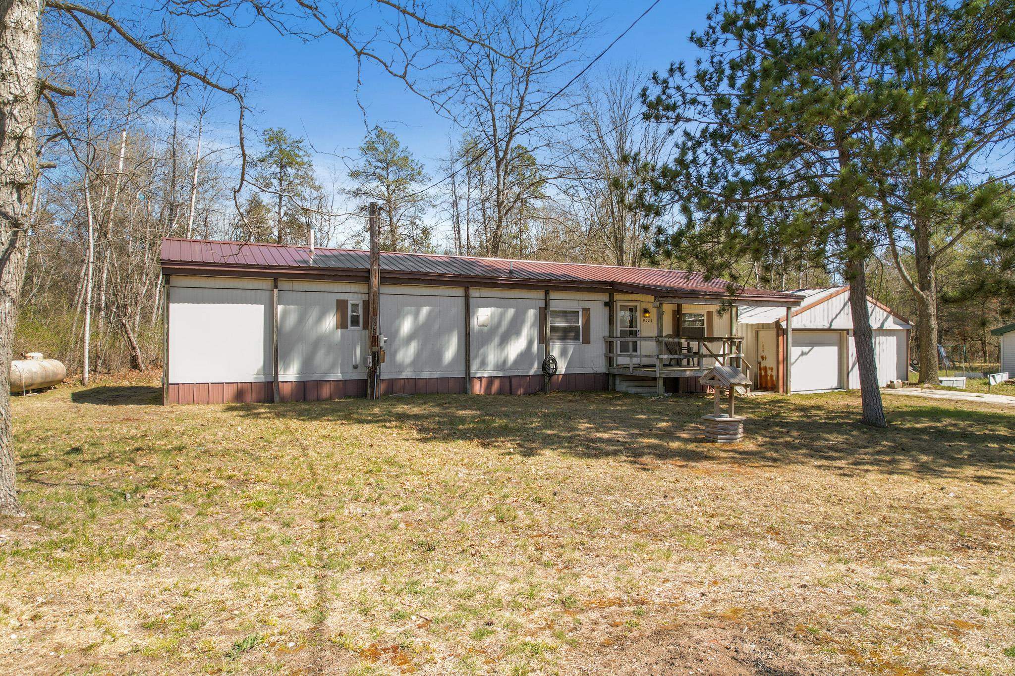 9921 South Oak Road Roscommon, MI 48653 - Photo 1 of 9 1922516-96744f26-ae9a-4baf-9f76-4554f5418b9d.JPG