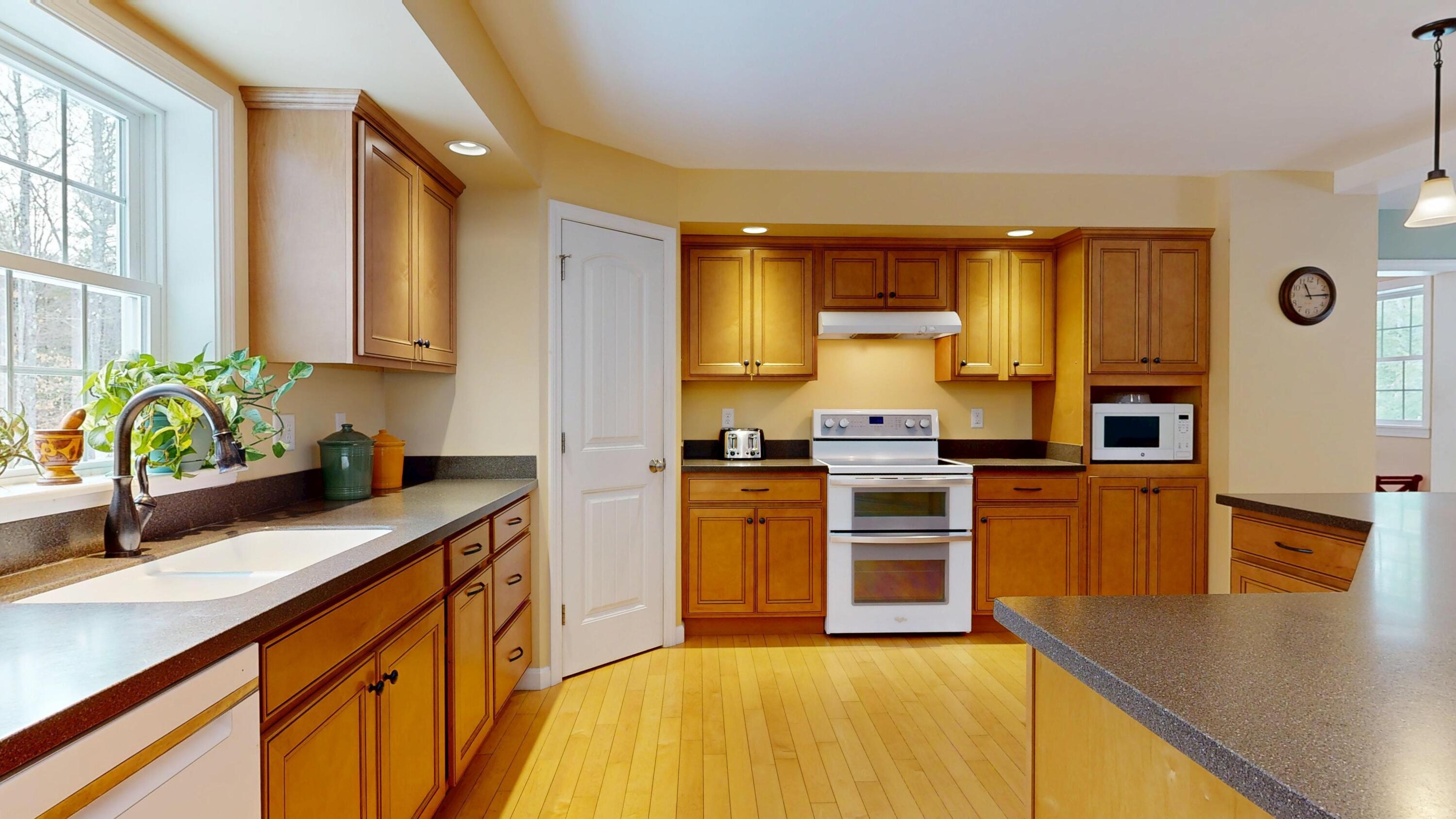 141 Bradbury Road Lewiston, ME 04240 - Photo 15 of 101 kitchen