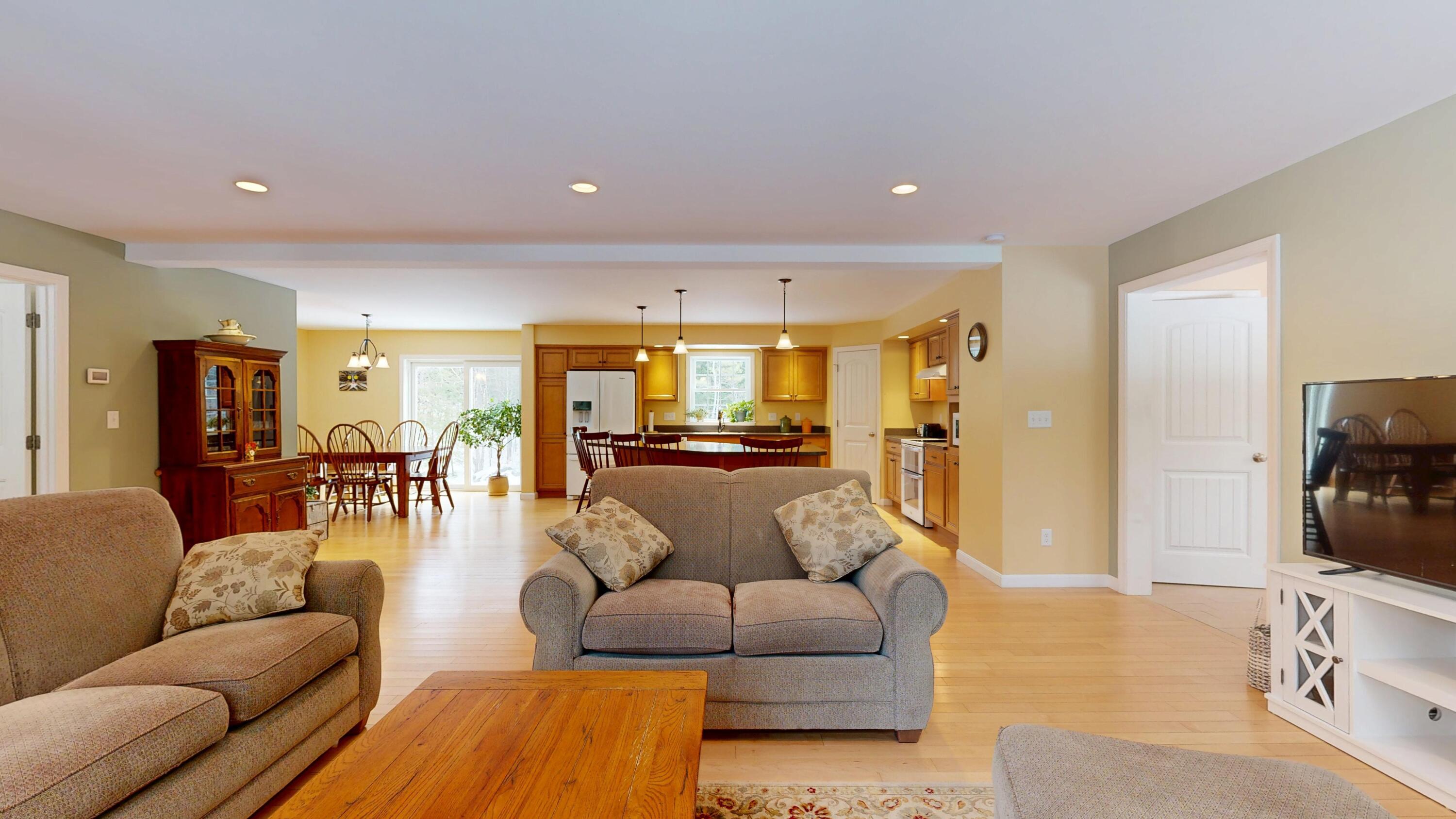 141 Bradbury Road Lewiston, ME 04240 - Photo 22 of 101 Living Room