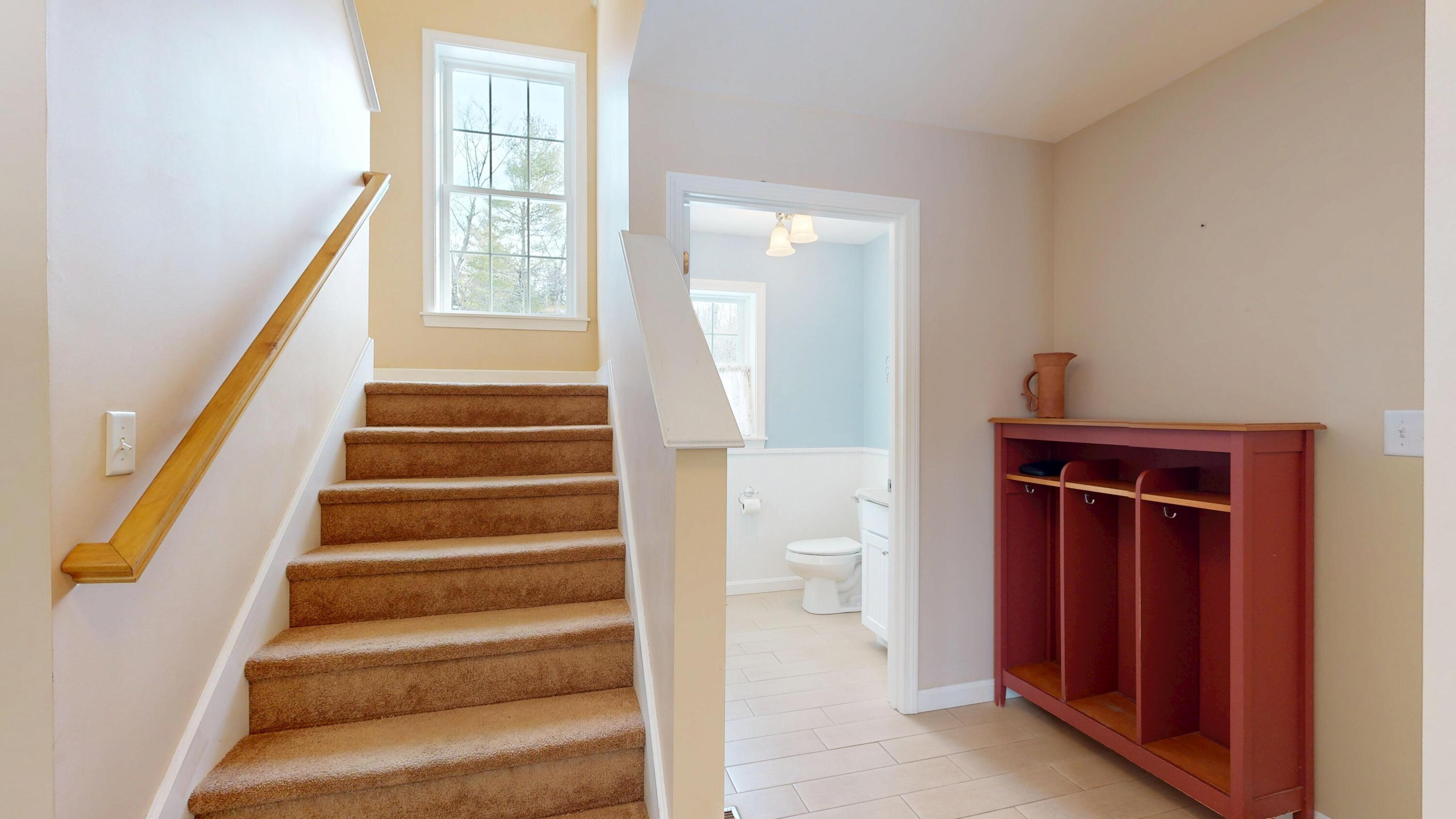 141 Bradbury Road Lewiston, ME 04240 - Photo 4 of 101 Entrance