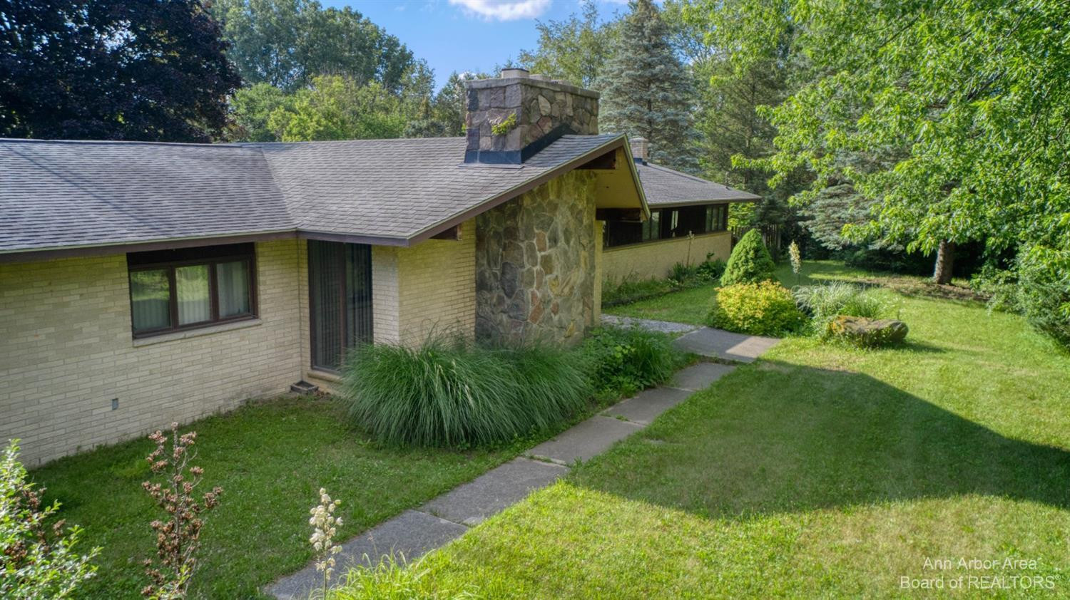 9464 Moon Road Saline, MI 48176 - Photo 4 of 43 Photo 4