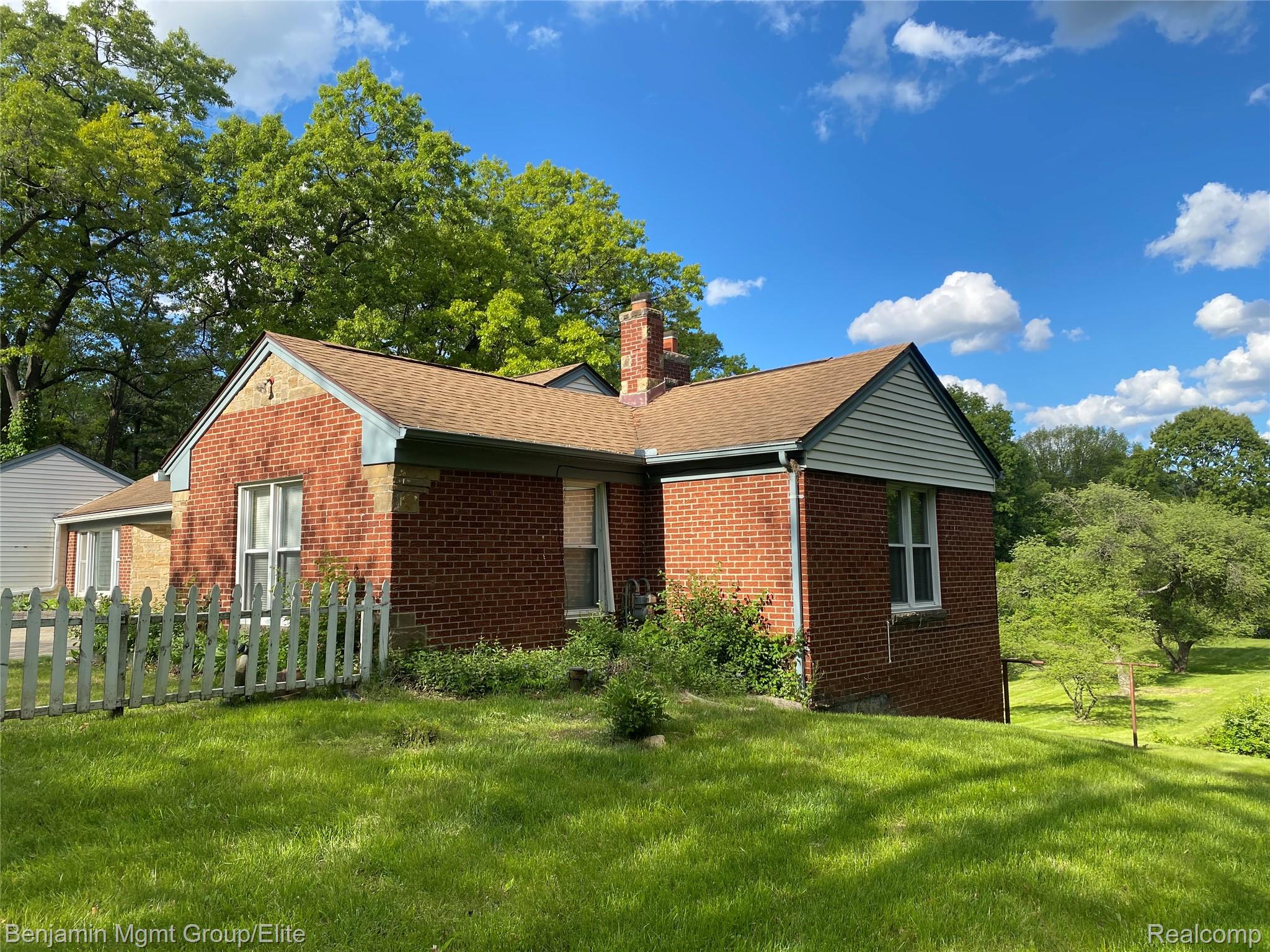 30430 Inkster Road Franklin, MI 48025 - Photo 4 of 22 Side view